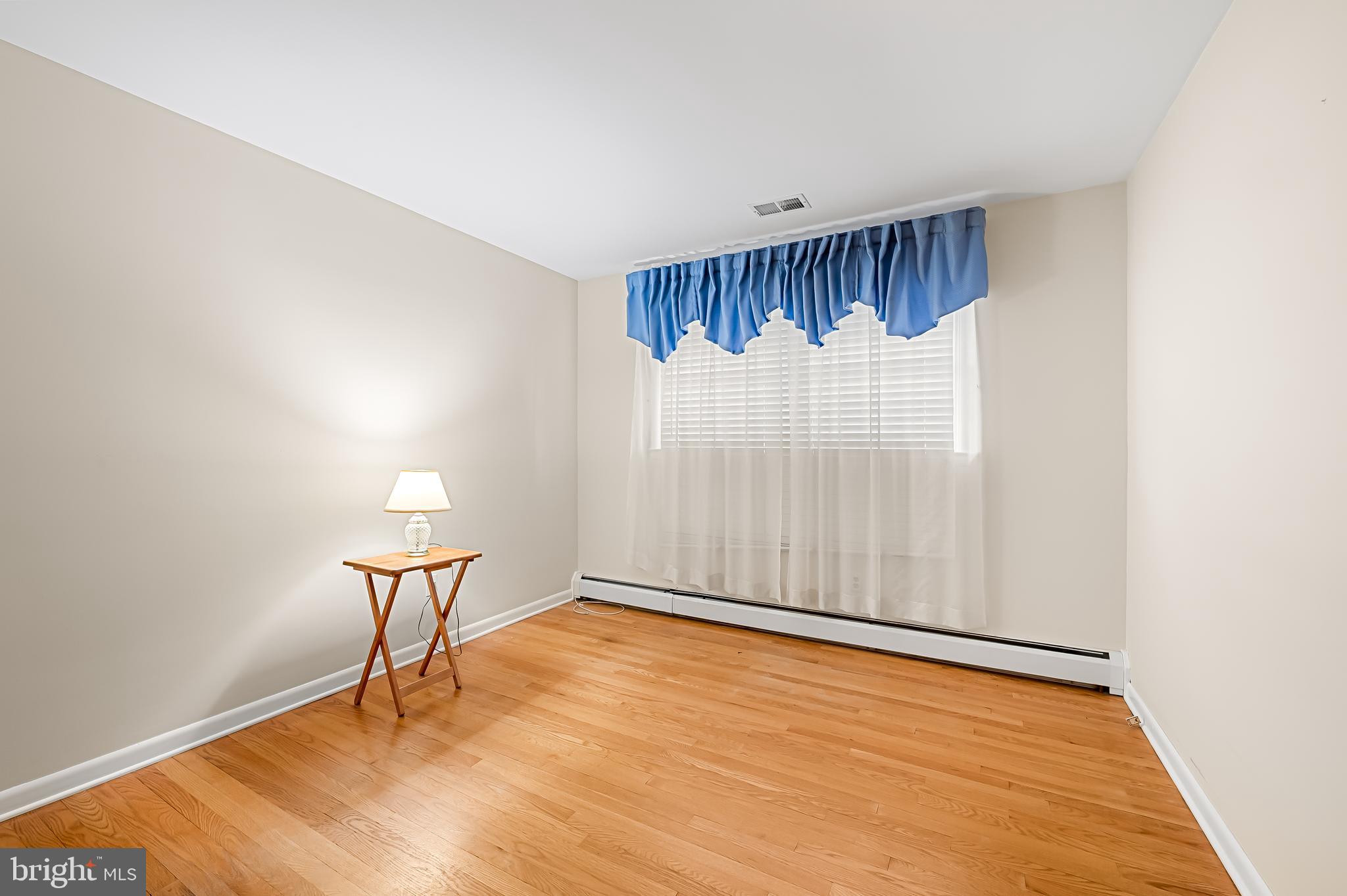 LAUREL BROOK - Residential