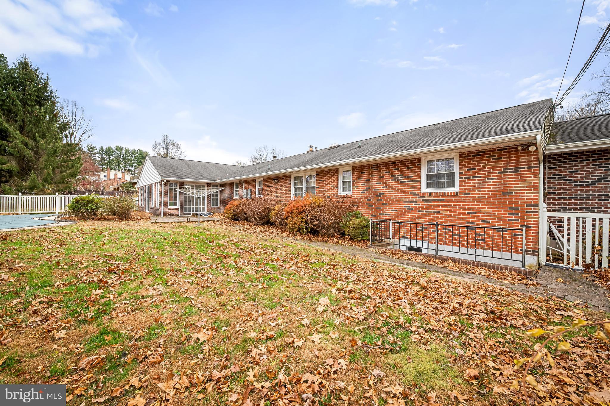 LAUREL BROOK - Residential