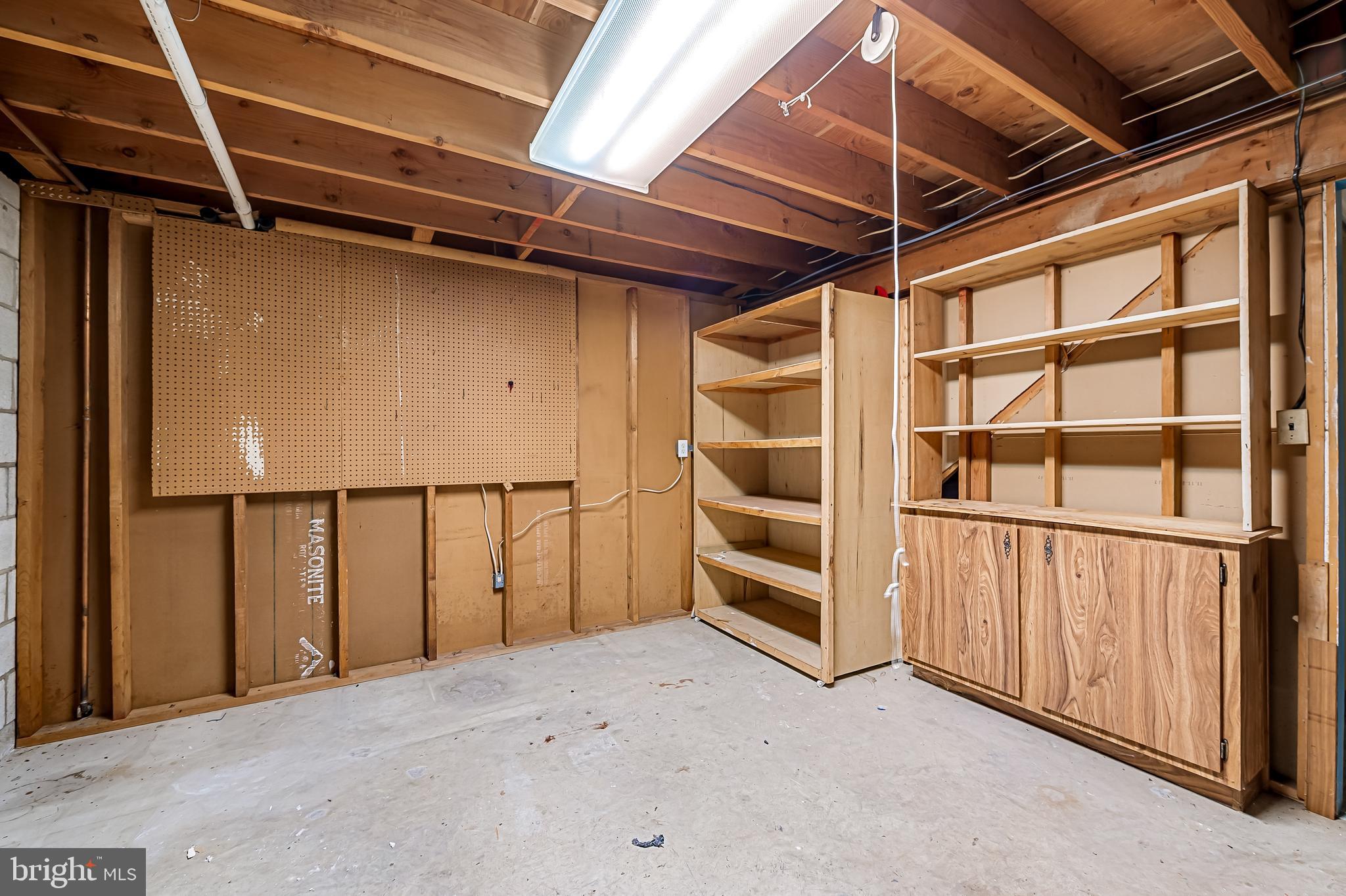 LAUREL BROOK - Residential