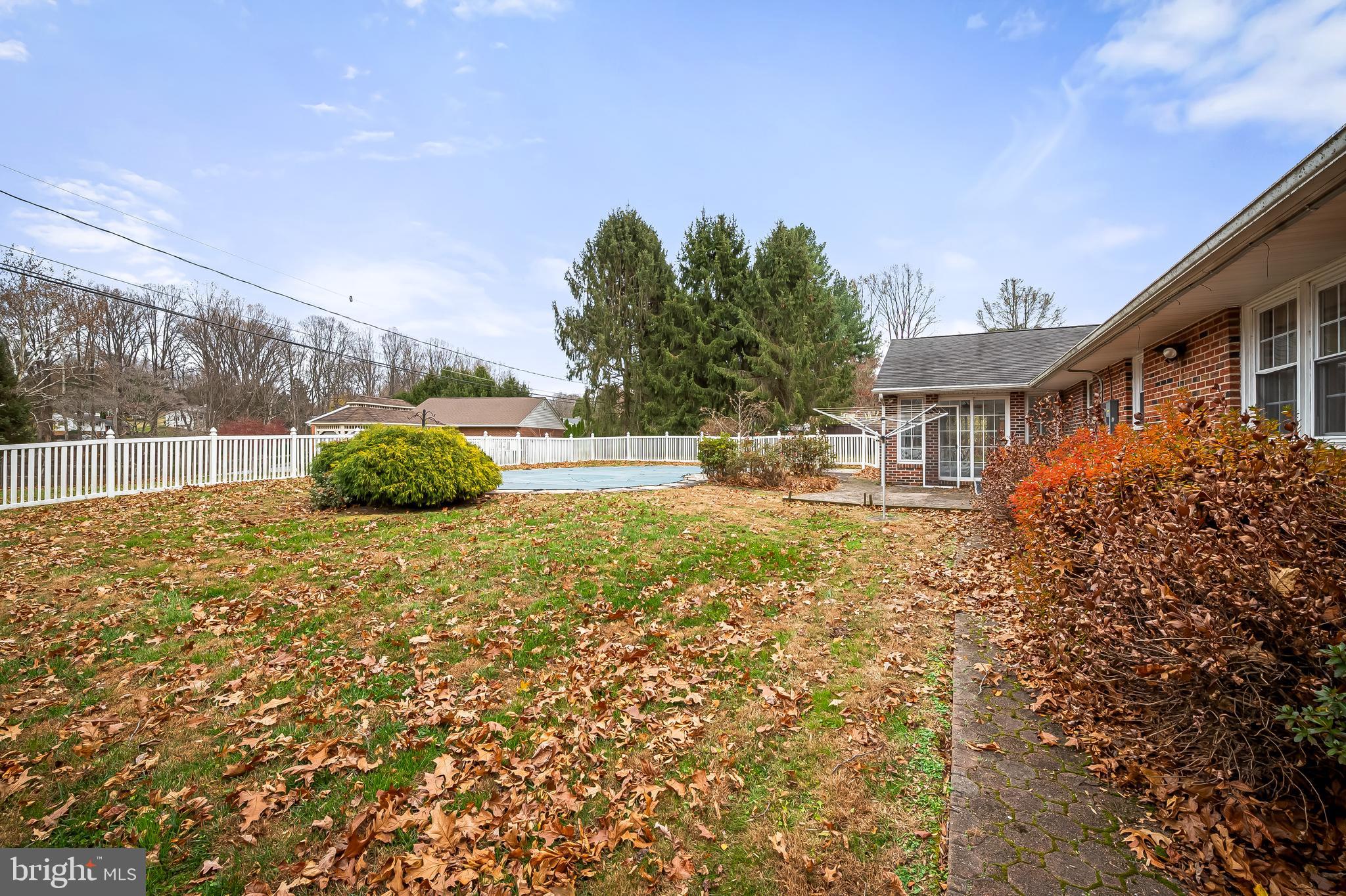 LAUREL BROOK - Residential