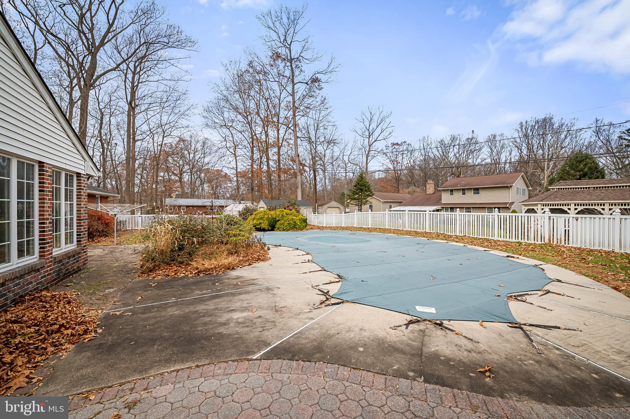 LAUREL BROOK - Residential