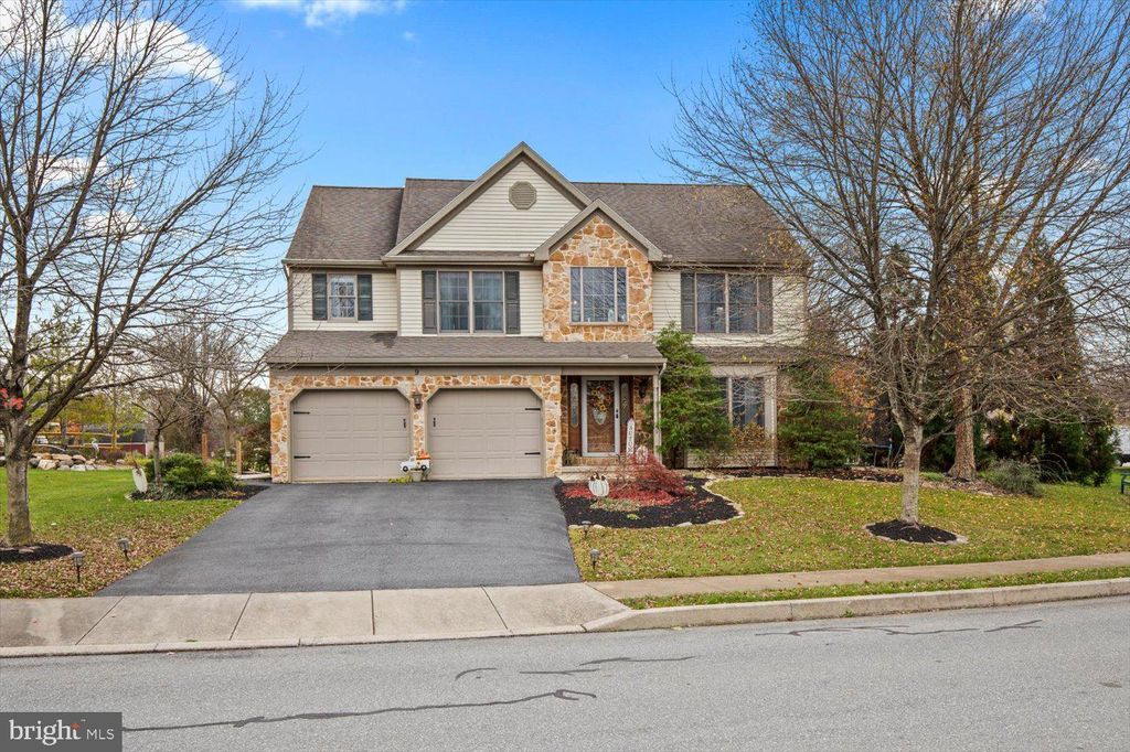 Photo of 9 LIMESTONE CT, LITITZ, PA 17543 (MLS # PALA2027788)