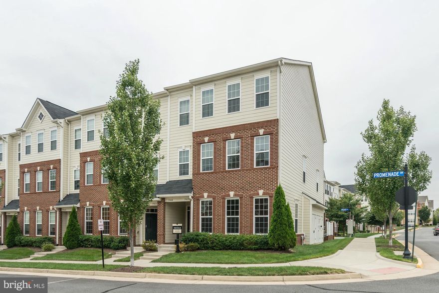 Fantastic true end unit with extra side windows. 3 Bedroom 2.5 Bathroom, 1 car garage, 2 story Chelsea model condo in the heart of the Lansdowne Town Center. Spacious family room/den off the balcony. Lower level features dining room, living room, kitchen, and half bath. Key location and impeccably maintained home. Welcome home!