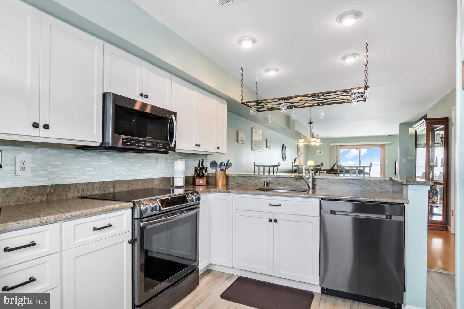 QUEENS LANDING - Residential