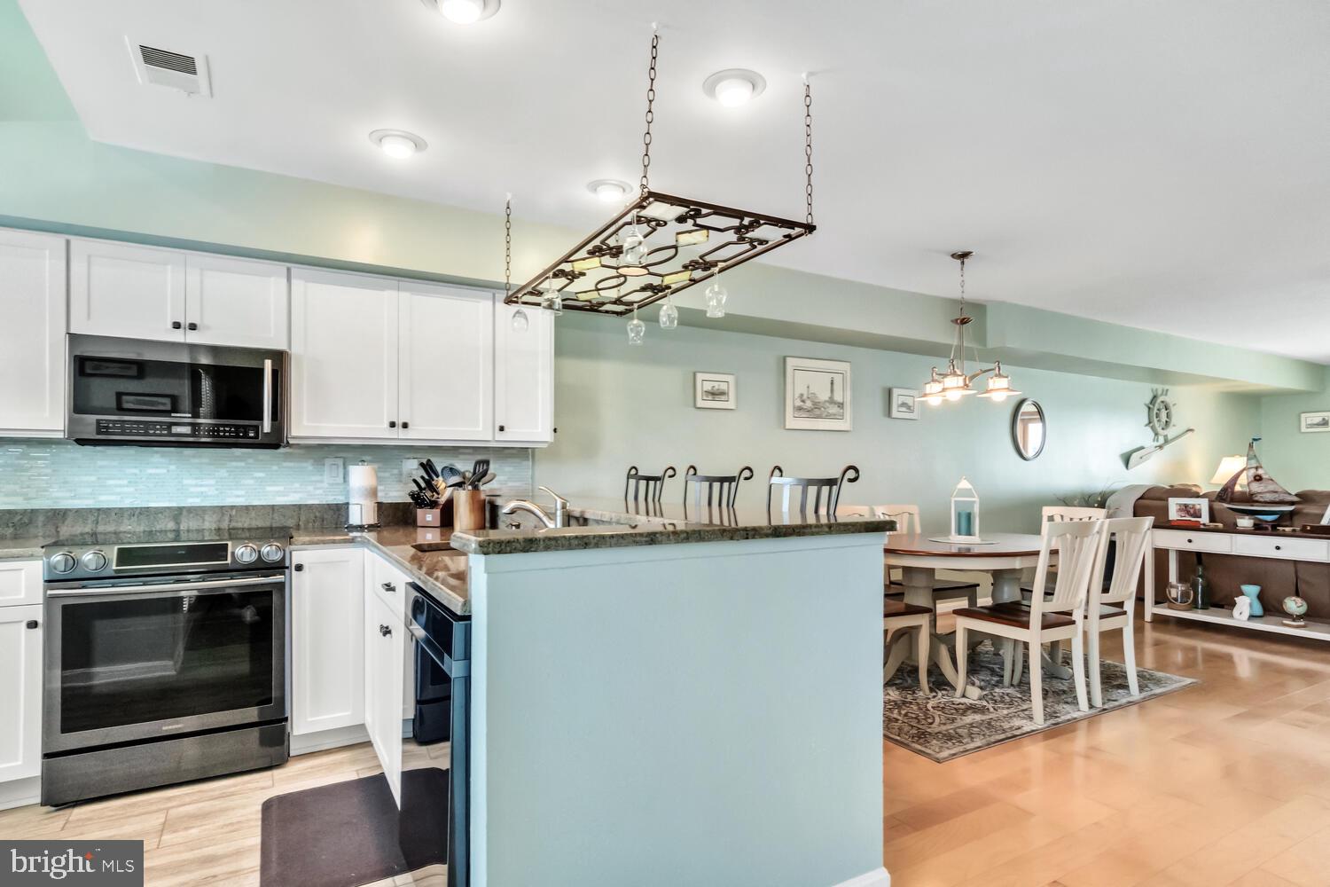 QUEENS LANDING - Residential