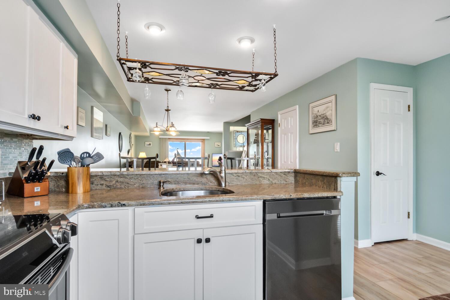 QUEENS LANDING - Residential