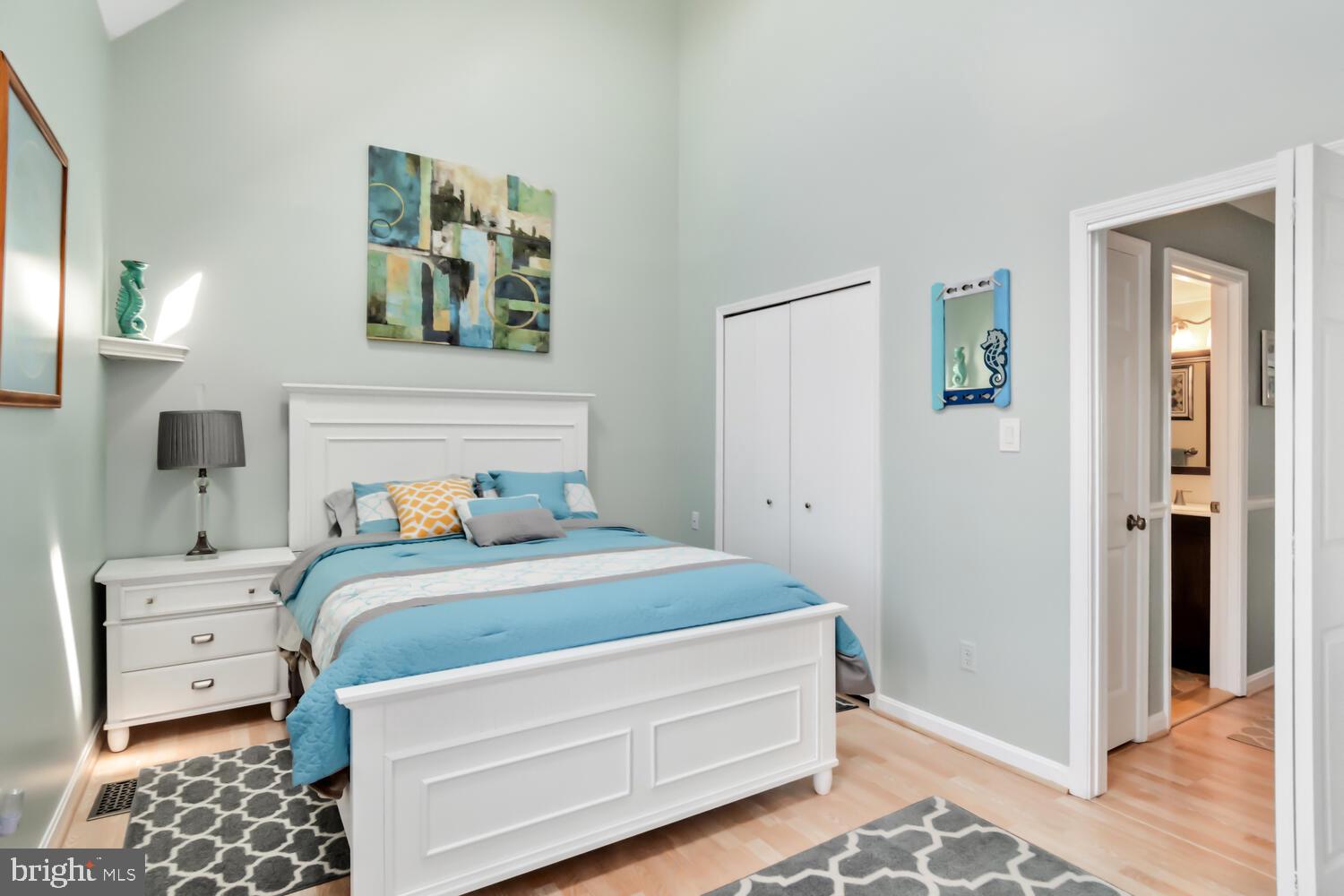 QUEENS LANDING - Residential