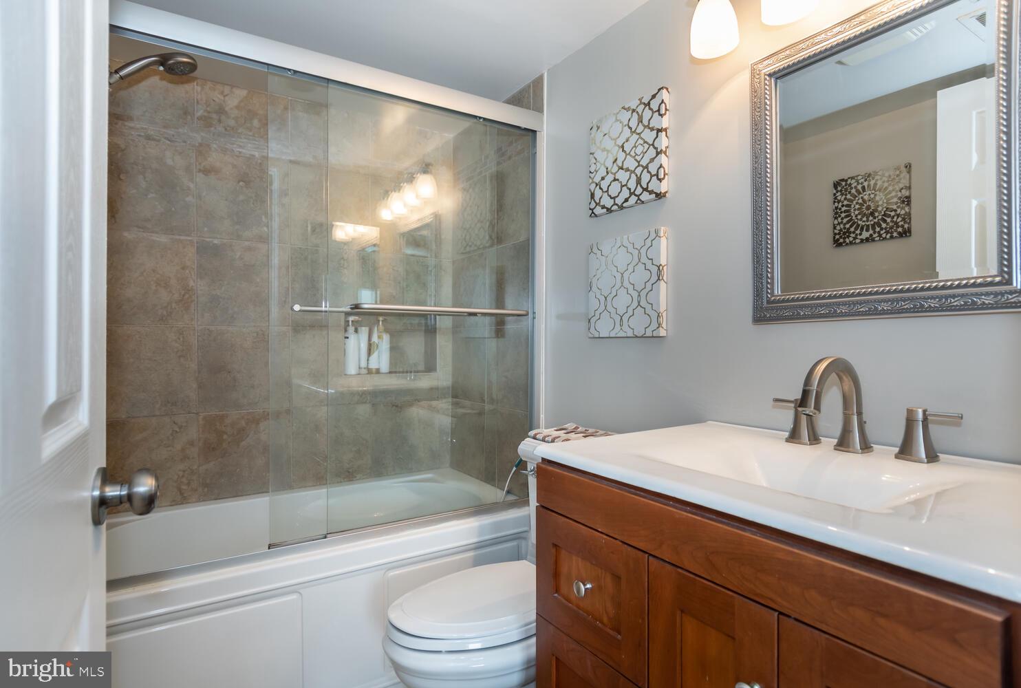 QUEENS LANDING - Residential