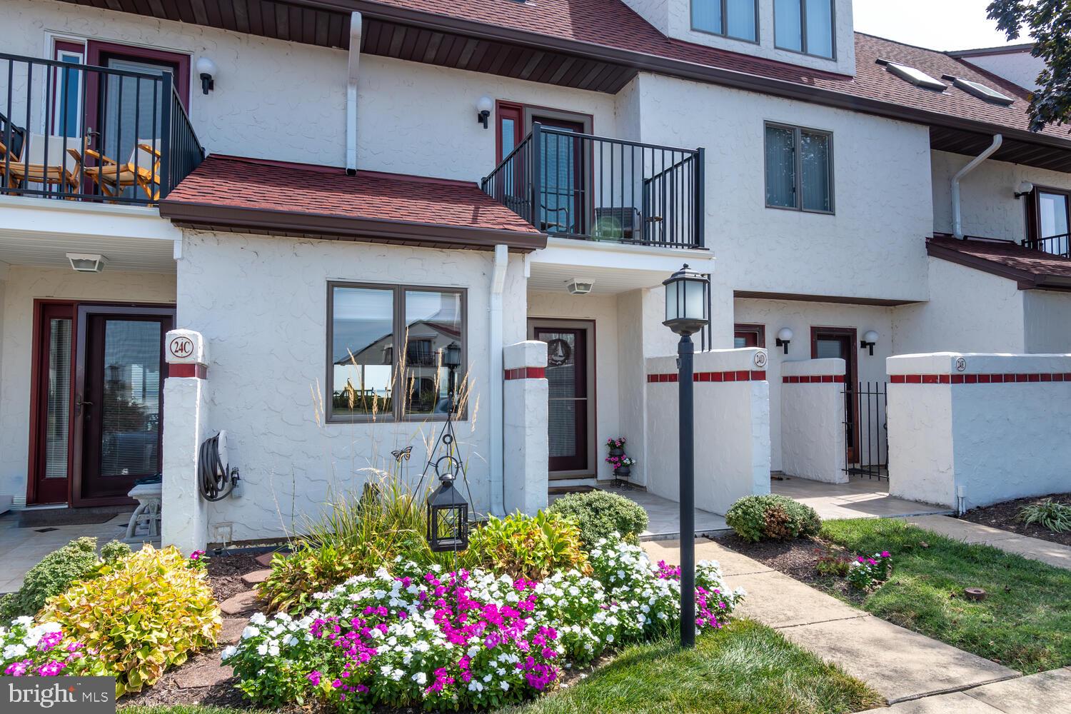 QUEENS LANDING - Residential