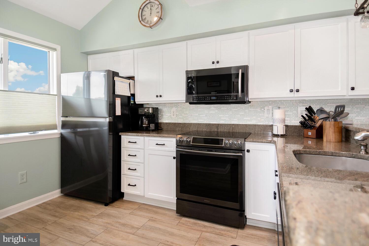 QUEENS LANDING - Residential