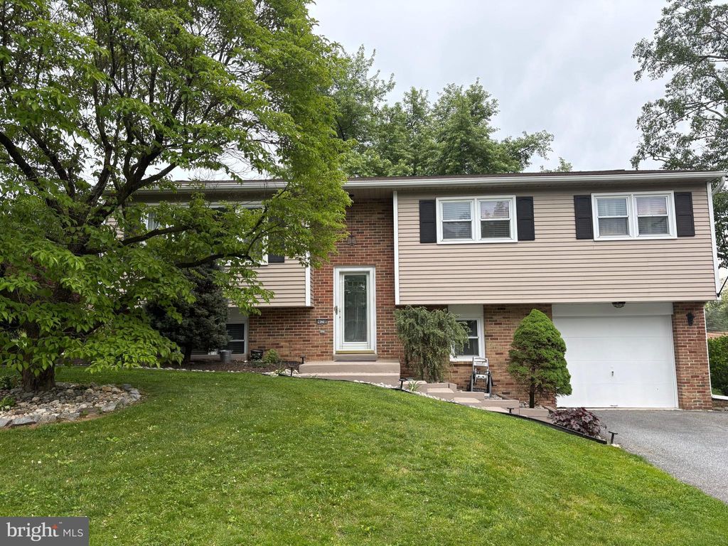 Photo of 428 Park Hills Dr, MECHANICSBURG, PA 17055 (MLS # PACB2054074)