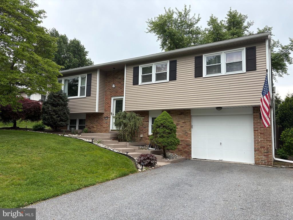 Photo of 428 Park Hills Dr, MECHANICSBURG, PA 17055 (MLS # PACB2054074)