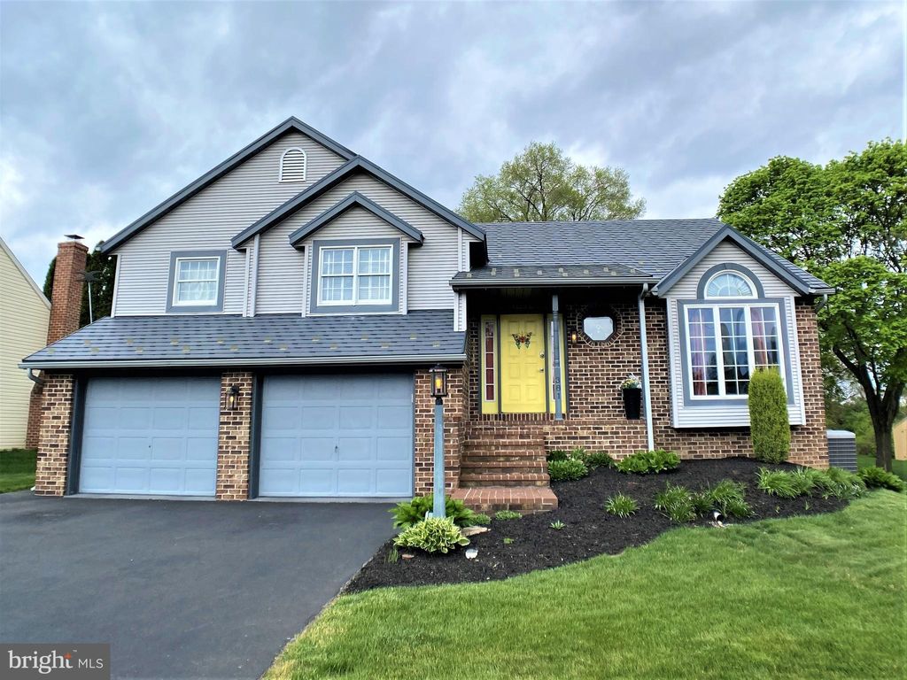 Photo of 381 LAKE ST, EPHRATA, PA 17522 (MLS # PALA2033616)