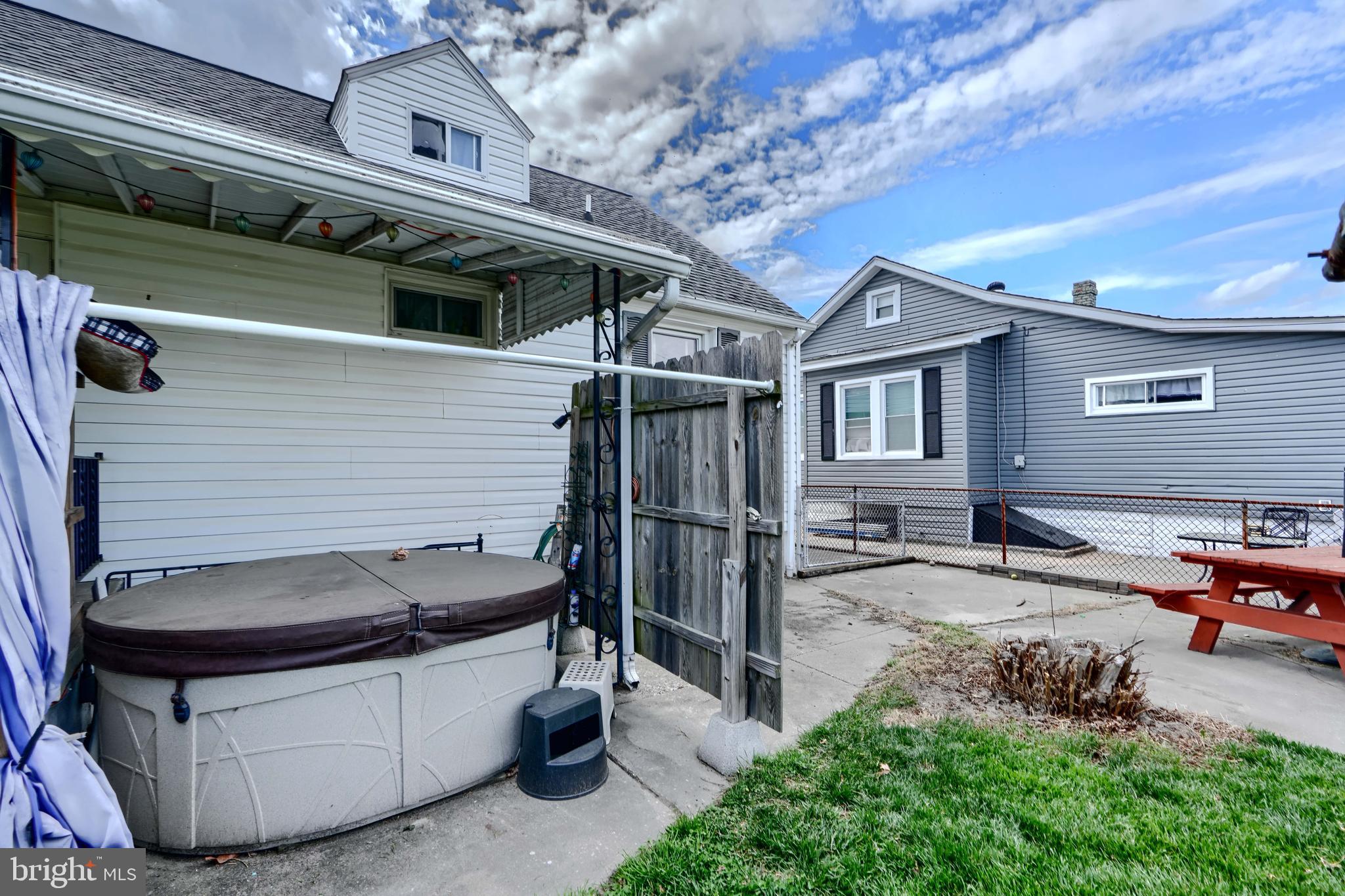 FAIRLAWN - Residential