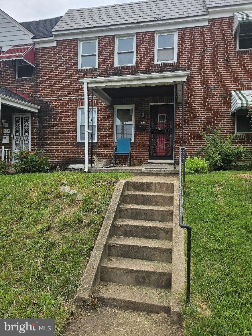 Updated Three Bedroom Two Full Bath Row Home.  Home Has Open Floor Plan, Hardwood Floors, Granite Counter Tops, Stainless Steel Appliances, Full Finished Basement, Central Heat, Central Air, Recess Lighting, Ceiling Fans, Fenced Rear Yard, First Floor New Windows.  

.........Seller Concession available !!!!!!
