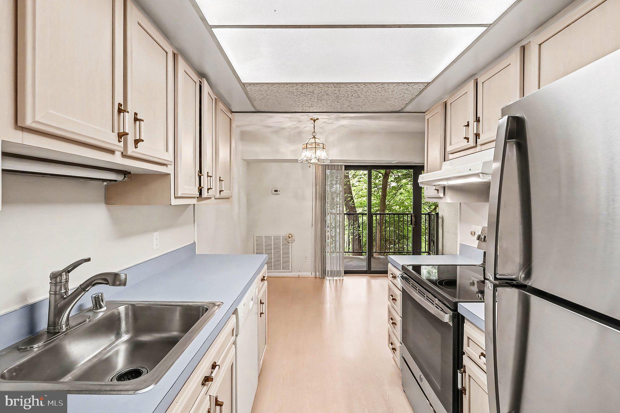 RESTON - Residential