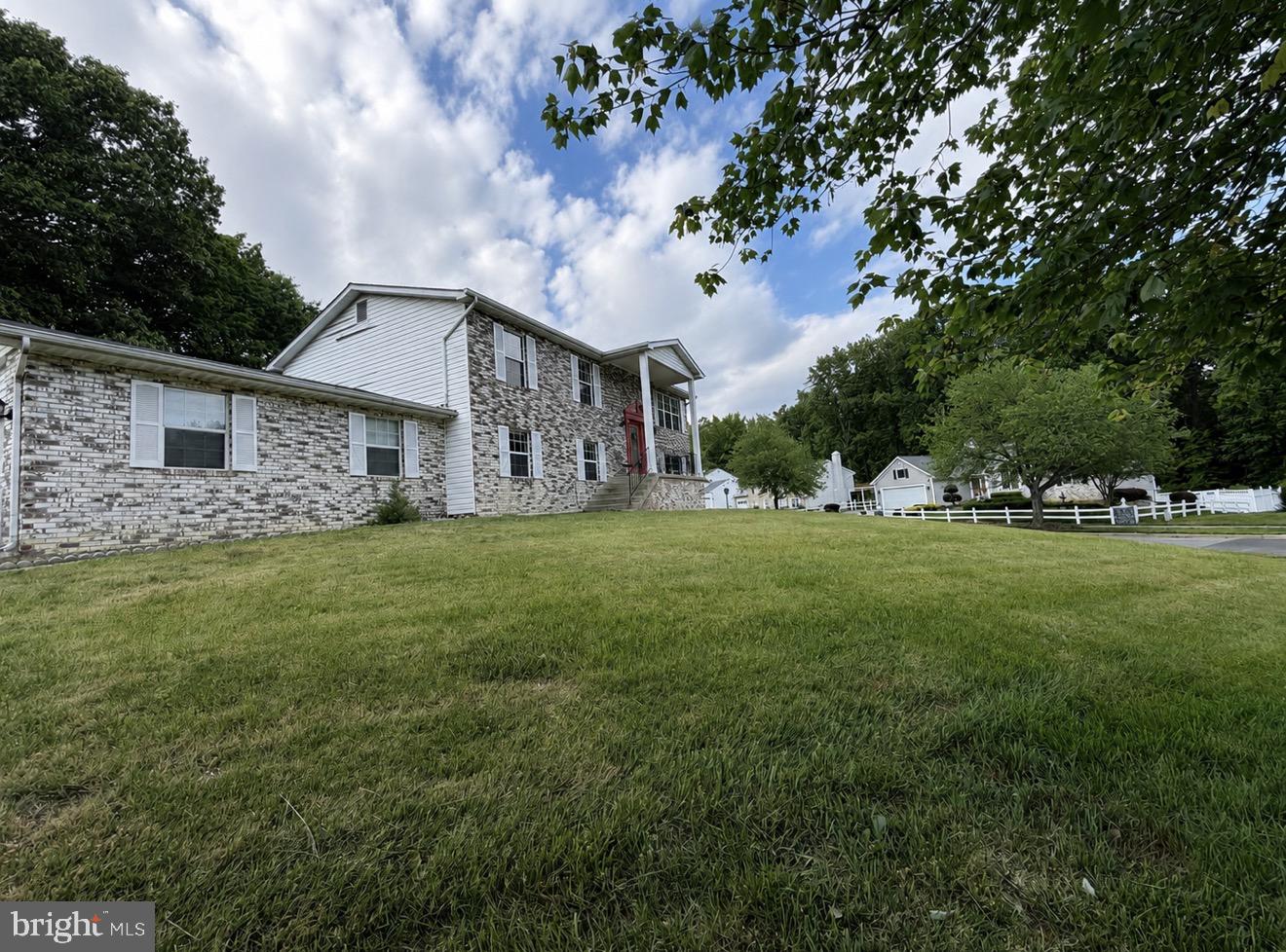 1512 JOMAR DRIVE