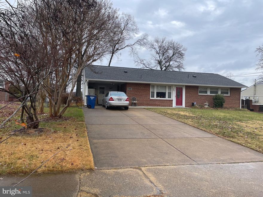 *****Most convenient and Comfortable single Rambler style house,1/3 Acre land huge back Yard w/Storage.*****,Whole inside of house  is Hardwood floor easy- cleaning Maintenance,.
******It is also convenient for Commuting Washington D.C,. and the Pentagon,easy to go Main arery,.likes #95,#395,#495,and so on,.This house is great for taking care of Children,and backside spacious land could be used for cozy gardening and kids playground,very quiet neighbor,.This is really Great-house, for nice investment property too,.Just take a look, you will love this,Thank you.