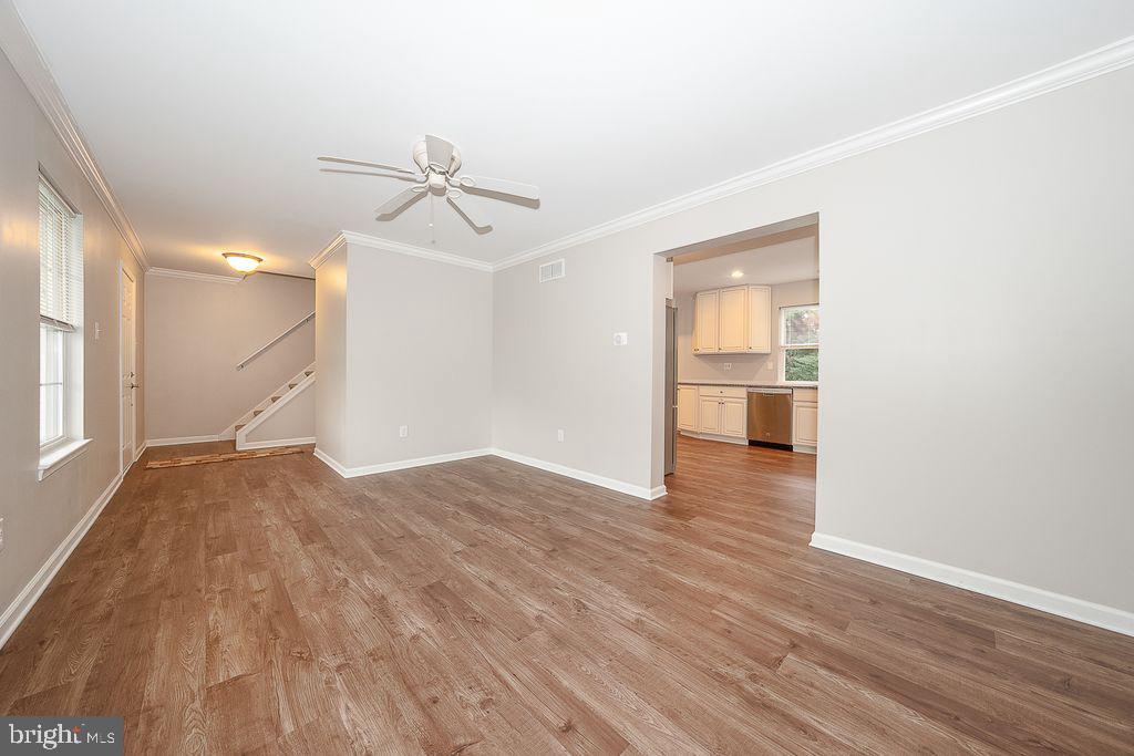 335 TROTTERS WAY
