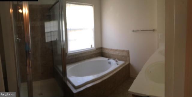 LAKELAND PLACE - Residential