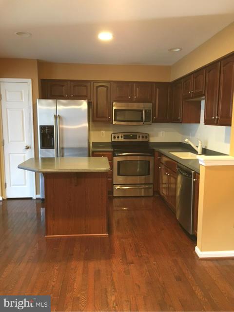 LAKELAND PLACE - Residential