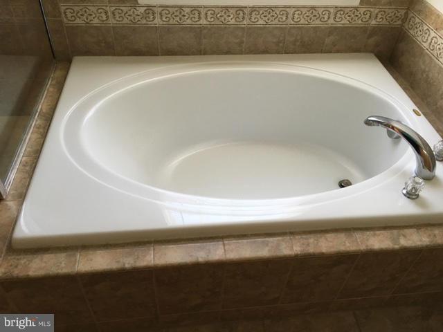 LAKELAND PLACE - Residential