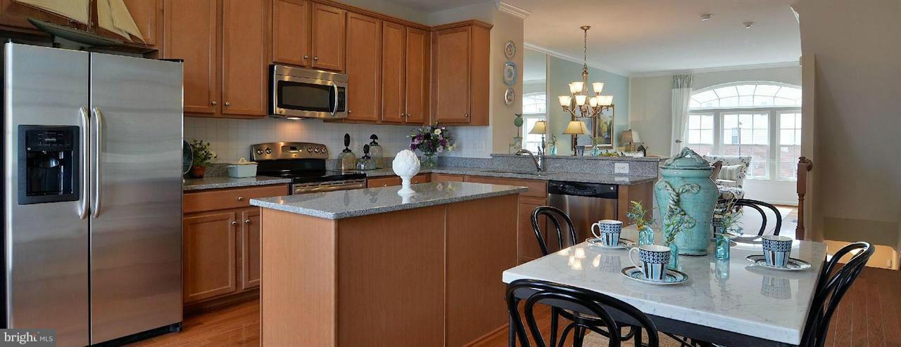 HOWARD SQUARE - Residential