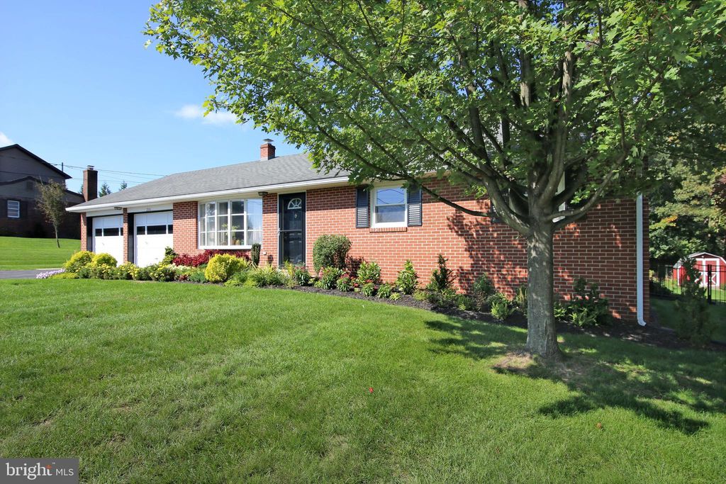 Photo of 216 Snavely Mill Road, Lititz, PA 17543 (MLS # PALA2045060)