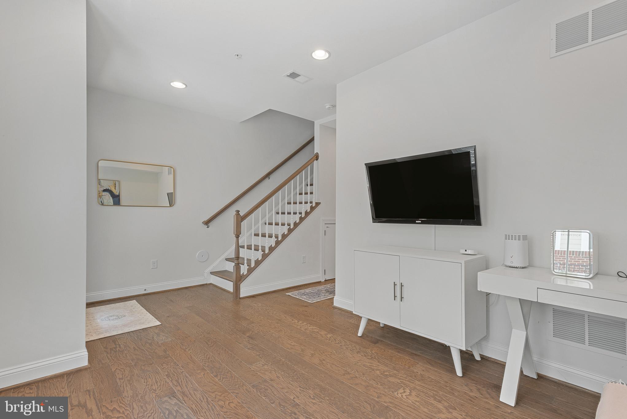 ANNAPOLIS TOWNES AT NEAL FARM - Residential