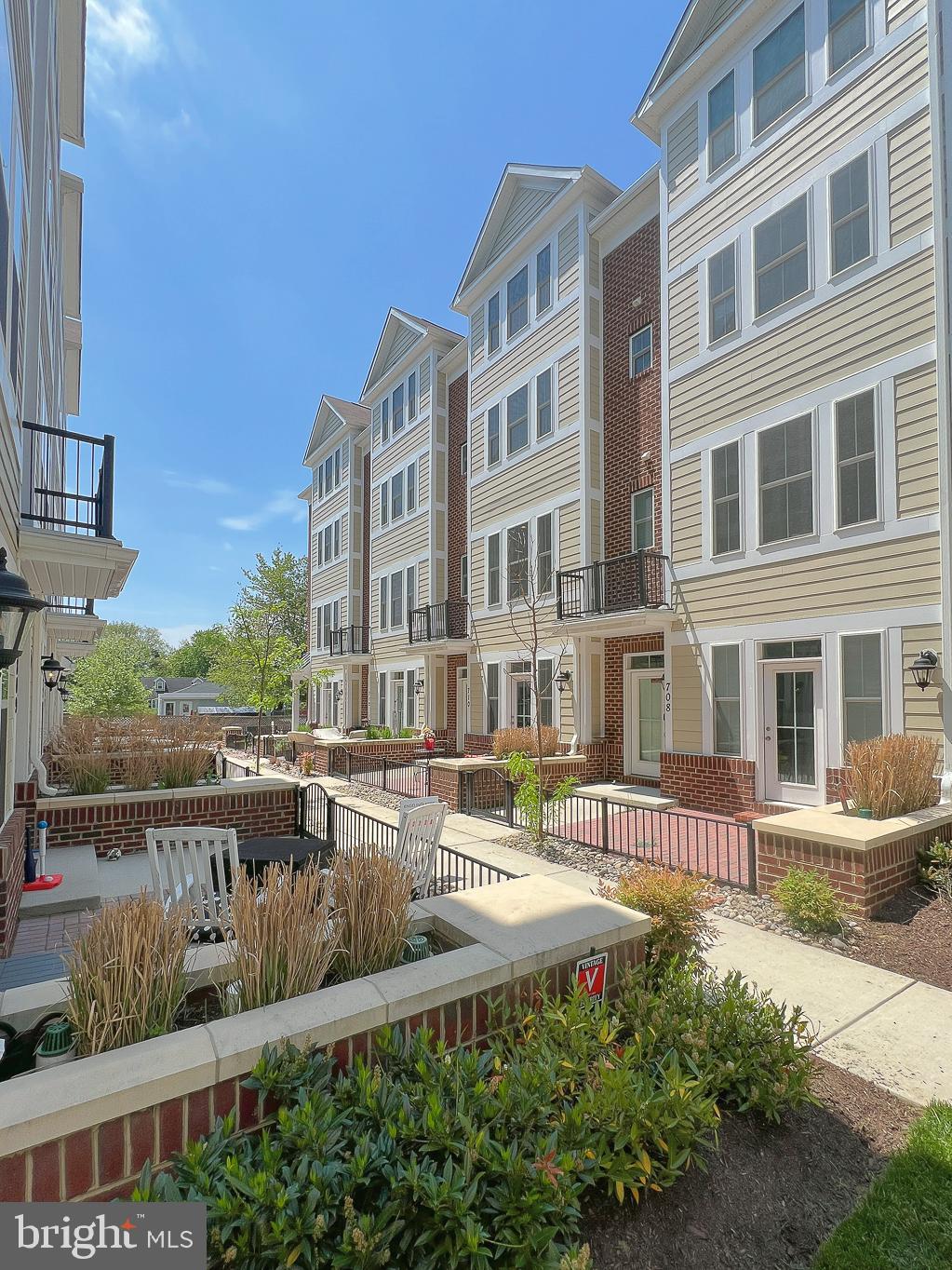 ANNAPOLIS TOWNES AT NEAL FARM - Residential