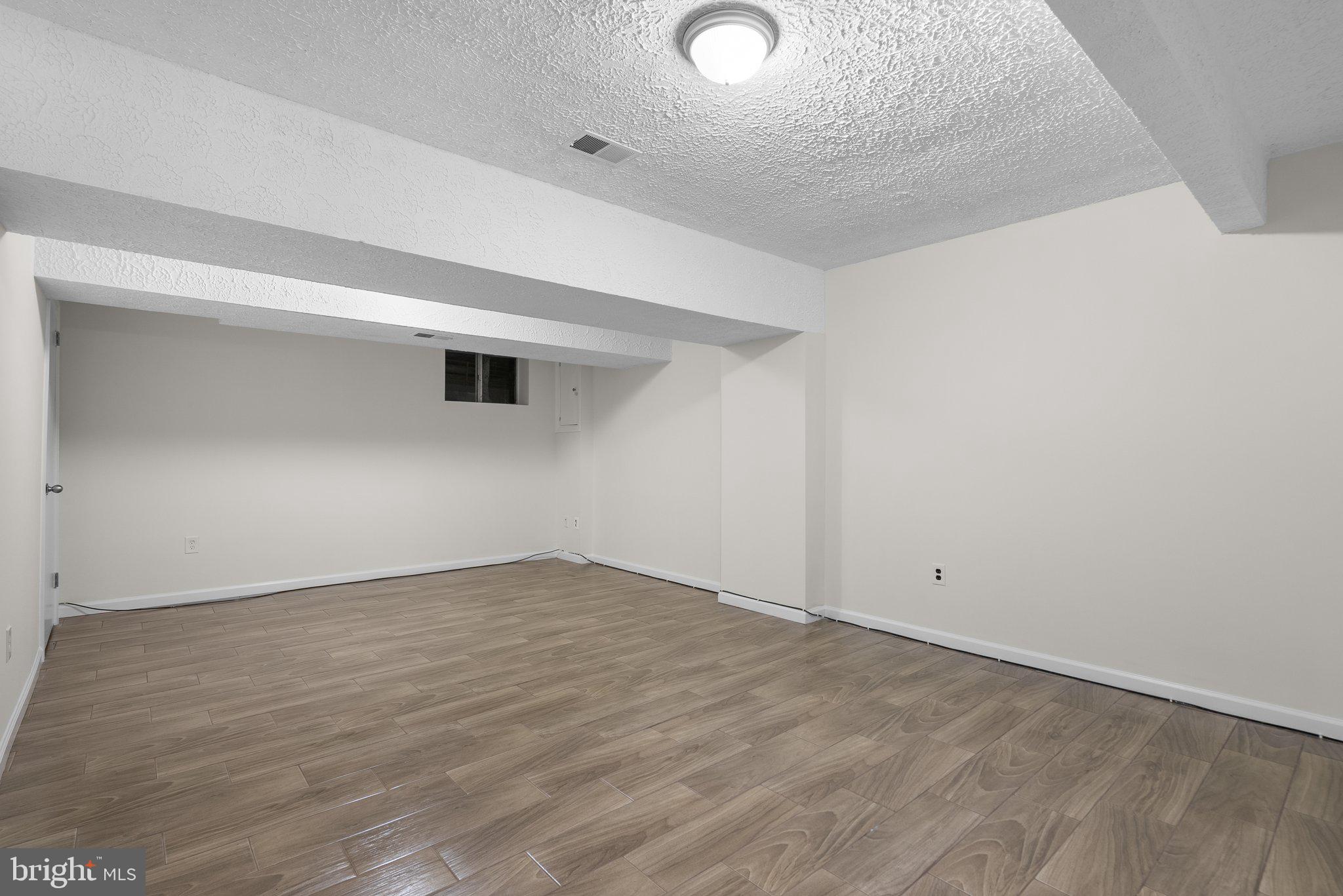 BURGUNDY KNOLLS - Residential Lease