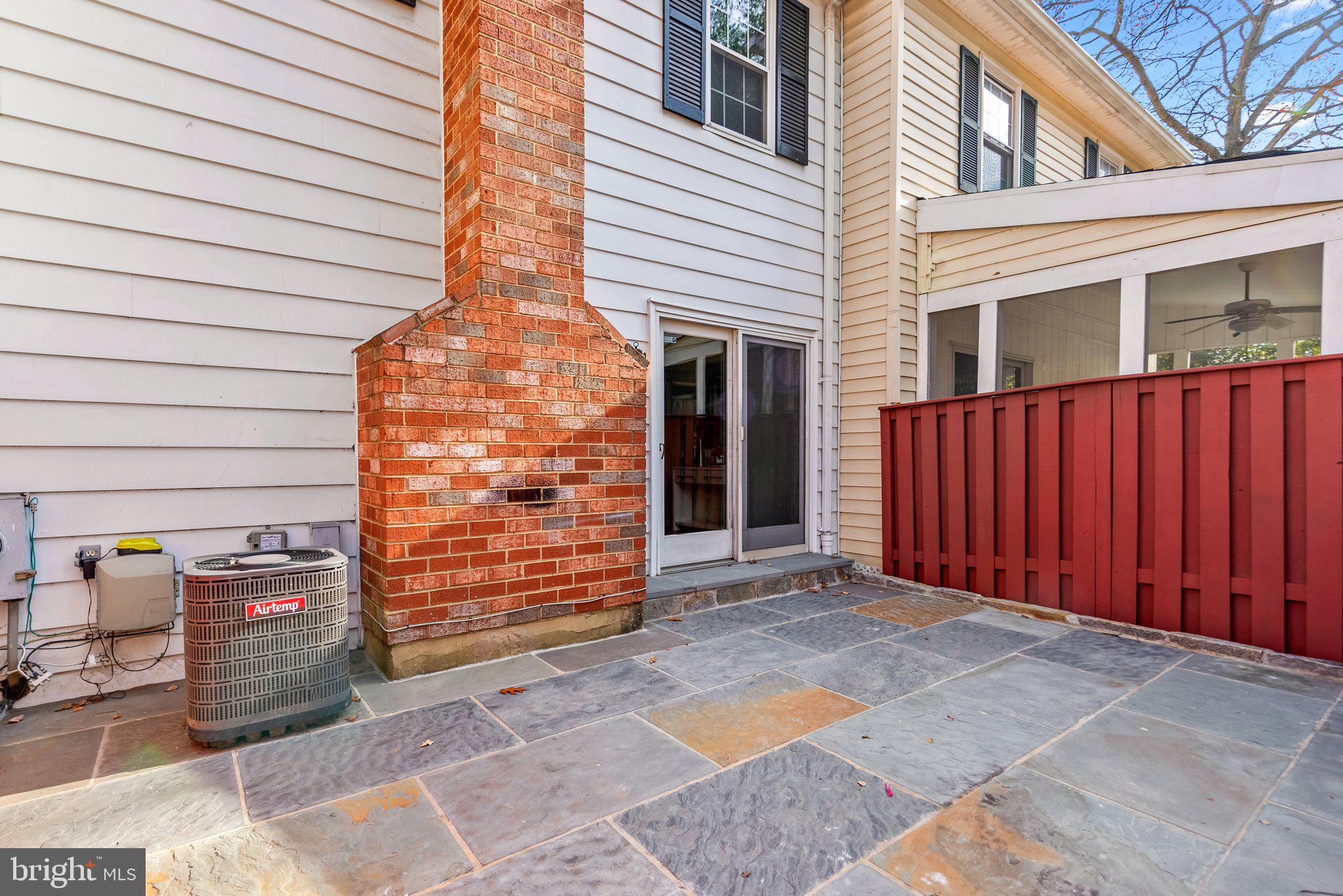 BURGUNDY KNOLLS - Residential Lease