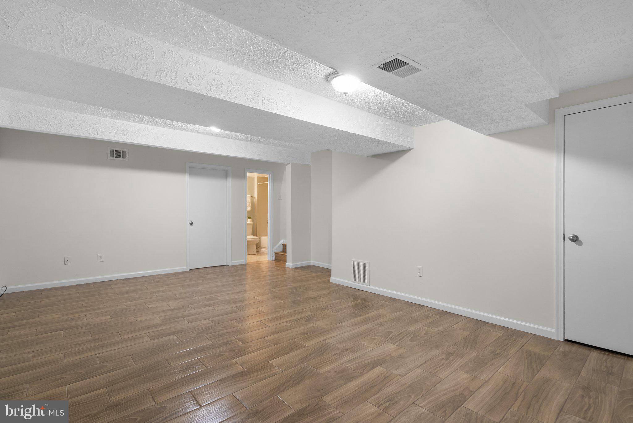 BURGUNDY KNOLLS - Residential Lease