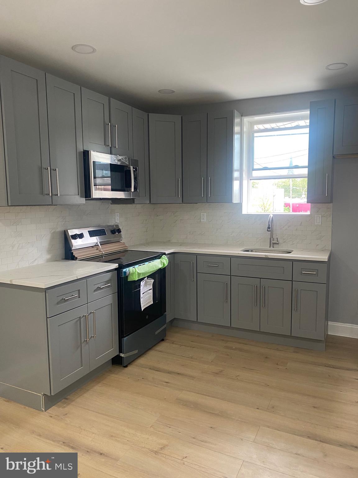 UNIVERSITY CITY - Residential Lease