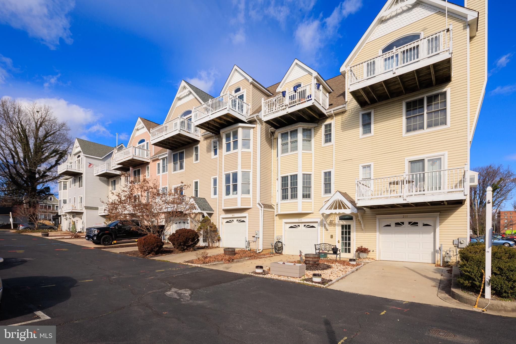 LIGHTHOUSE LANDING - Residential