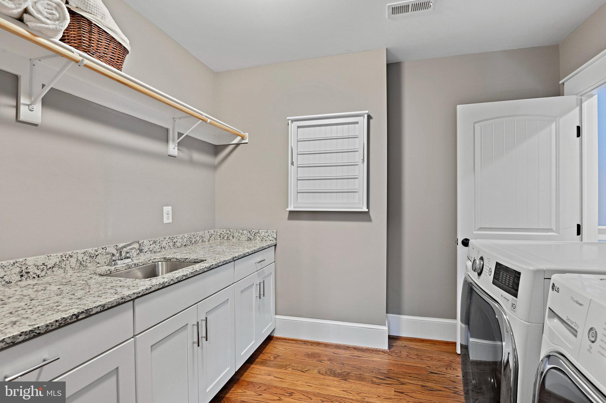 VIENNA WOODS - Residential