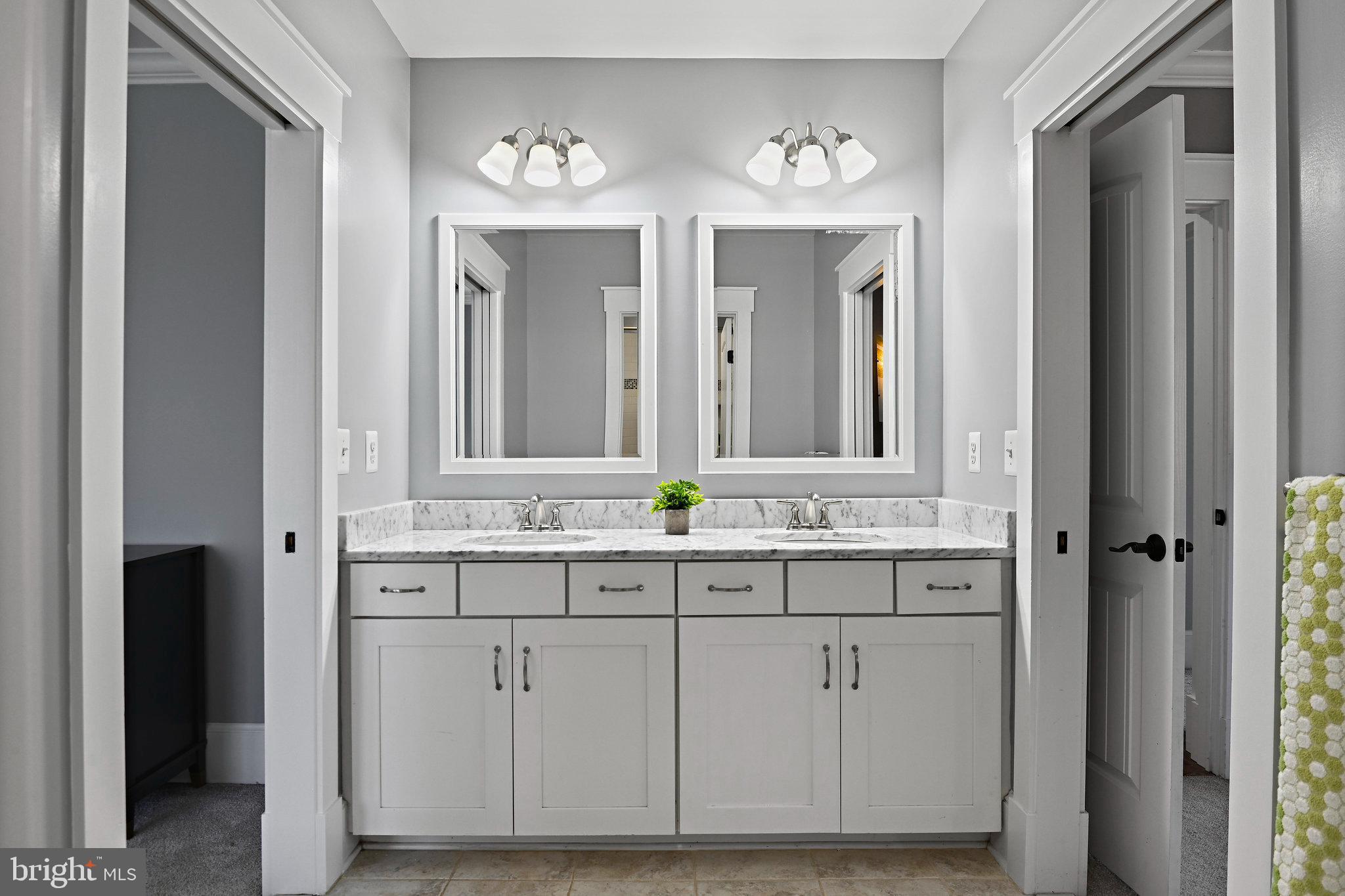 VIENNA WOODS - Residential