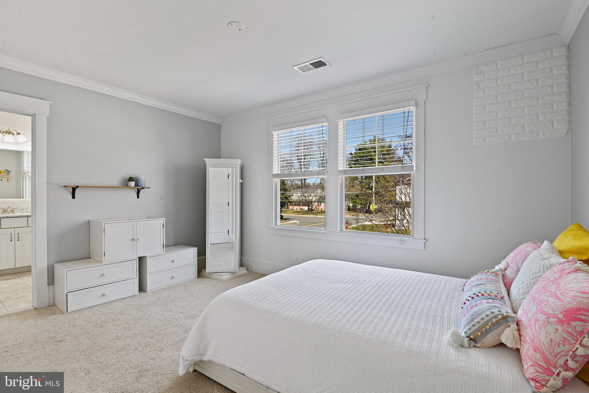 VIENNA WOODS - Residential