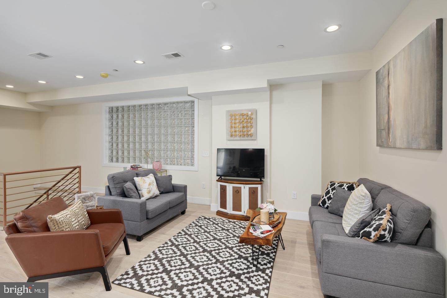 OLDE KENSINGTON - Residential