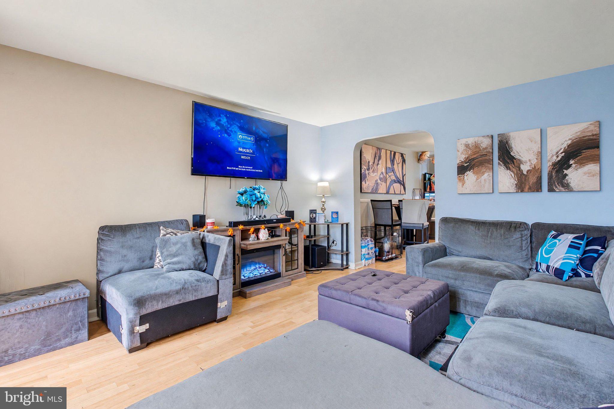 2209 LYNN BOULEVARD