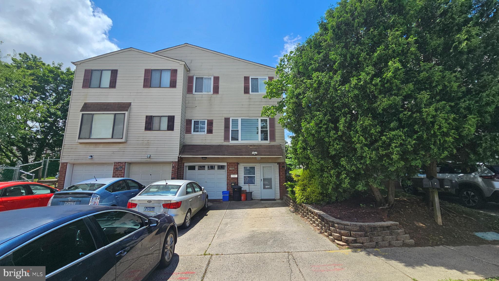 Please note that this is an estate sale. Property is being sold in as-is, where is condition. This Scotchbrook home offers 3 bedrooms, 3 full bathrooms and a den. With a little bit of sweat you can make this your forever home.