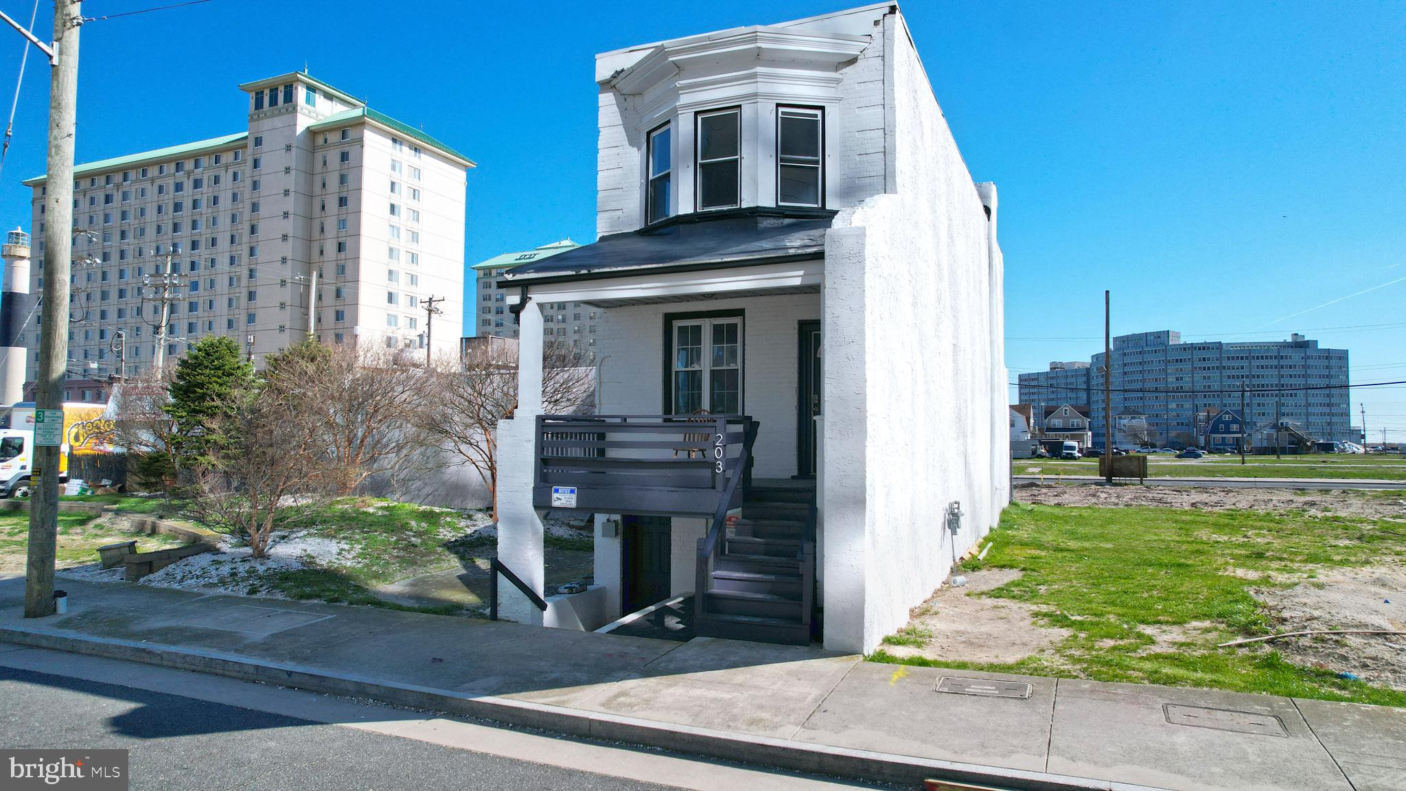 203 S METROPOLITAN AVENUE