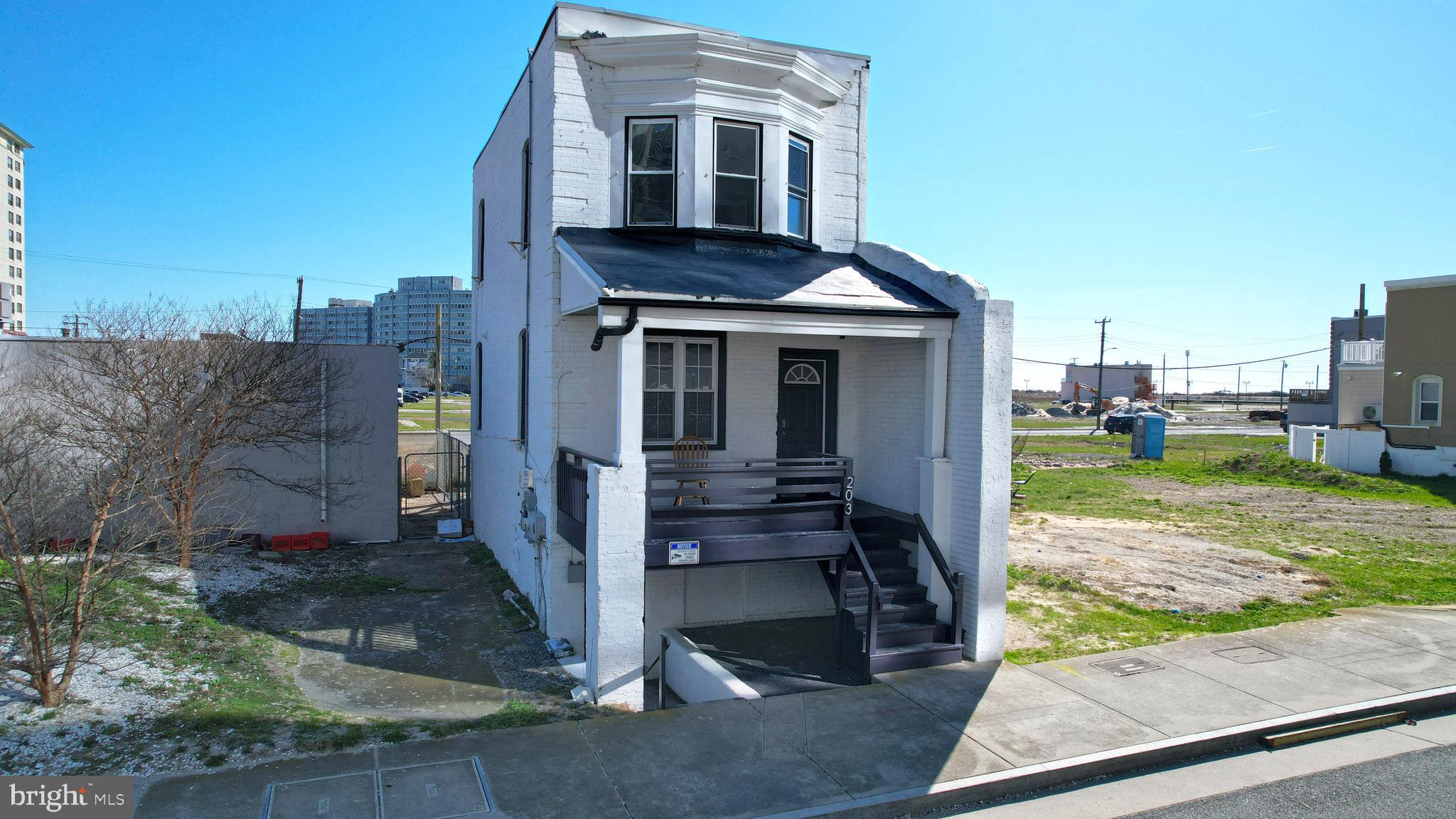 203 S METROPOLITAN AVENUE