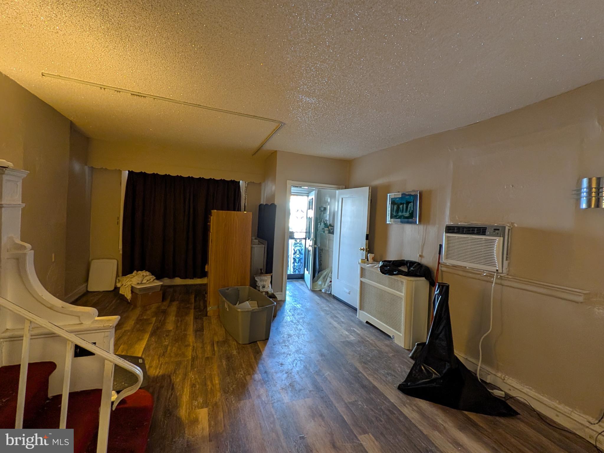 WEST OAK LANE - Residential