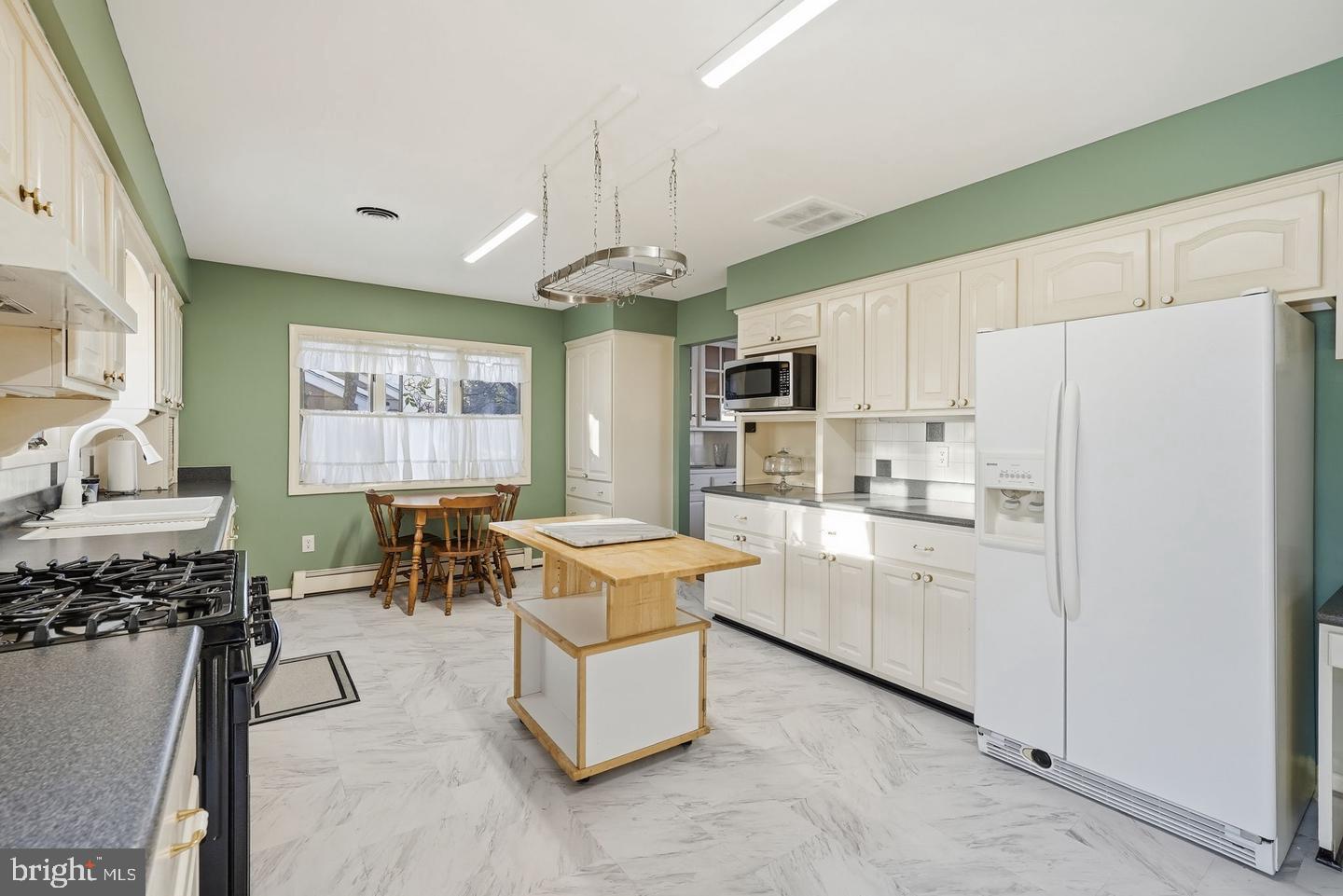 1206 BEECHWOOD DRIVE