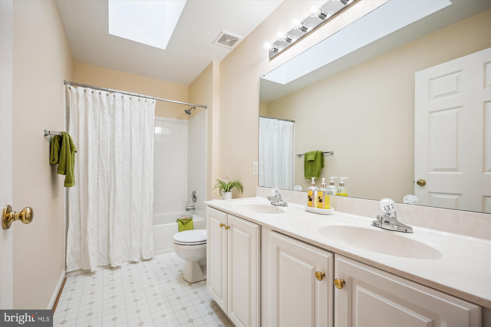 KINGS BRIDGE - Residential