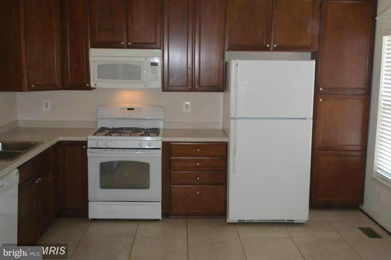 HOLLY WOODS - Residential Lease