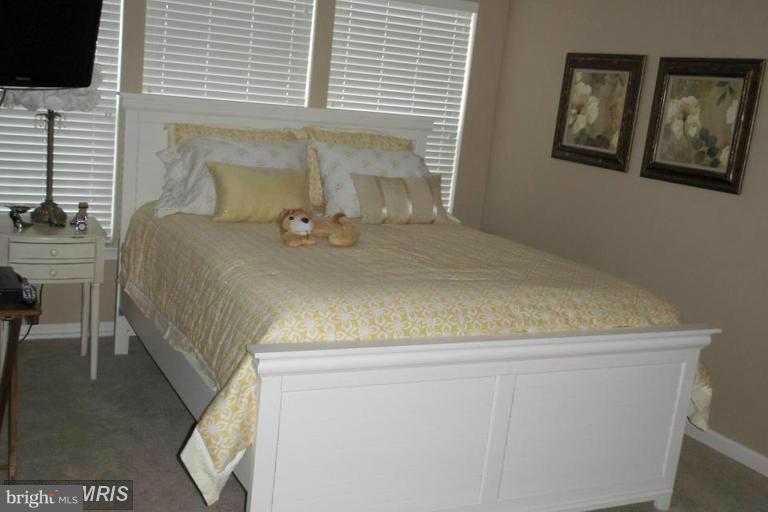 HOLLY WOODS - Residential Lease