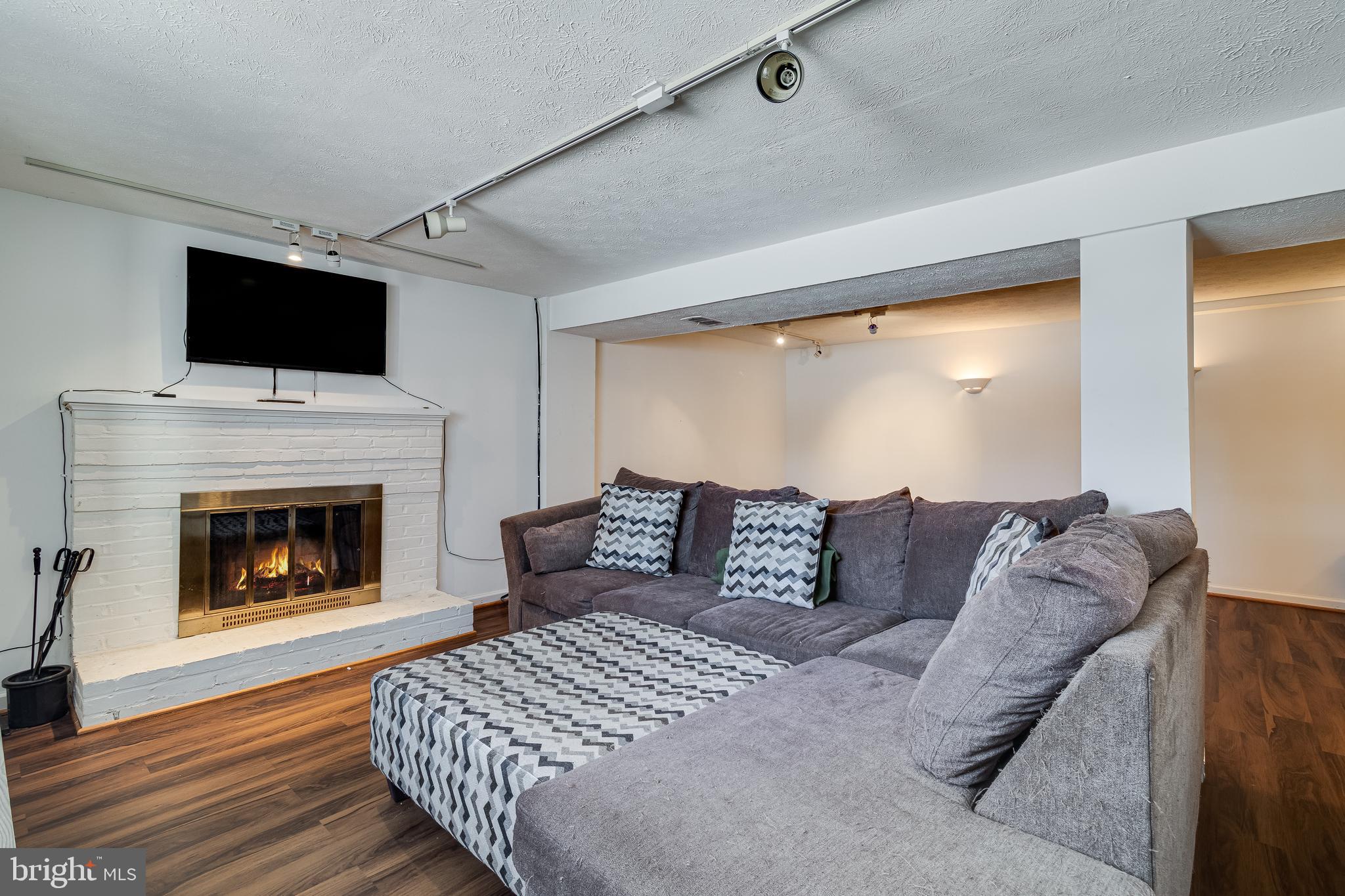 BROOKE-JANE MANOR - Residential