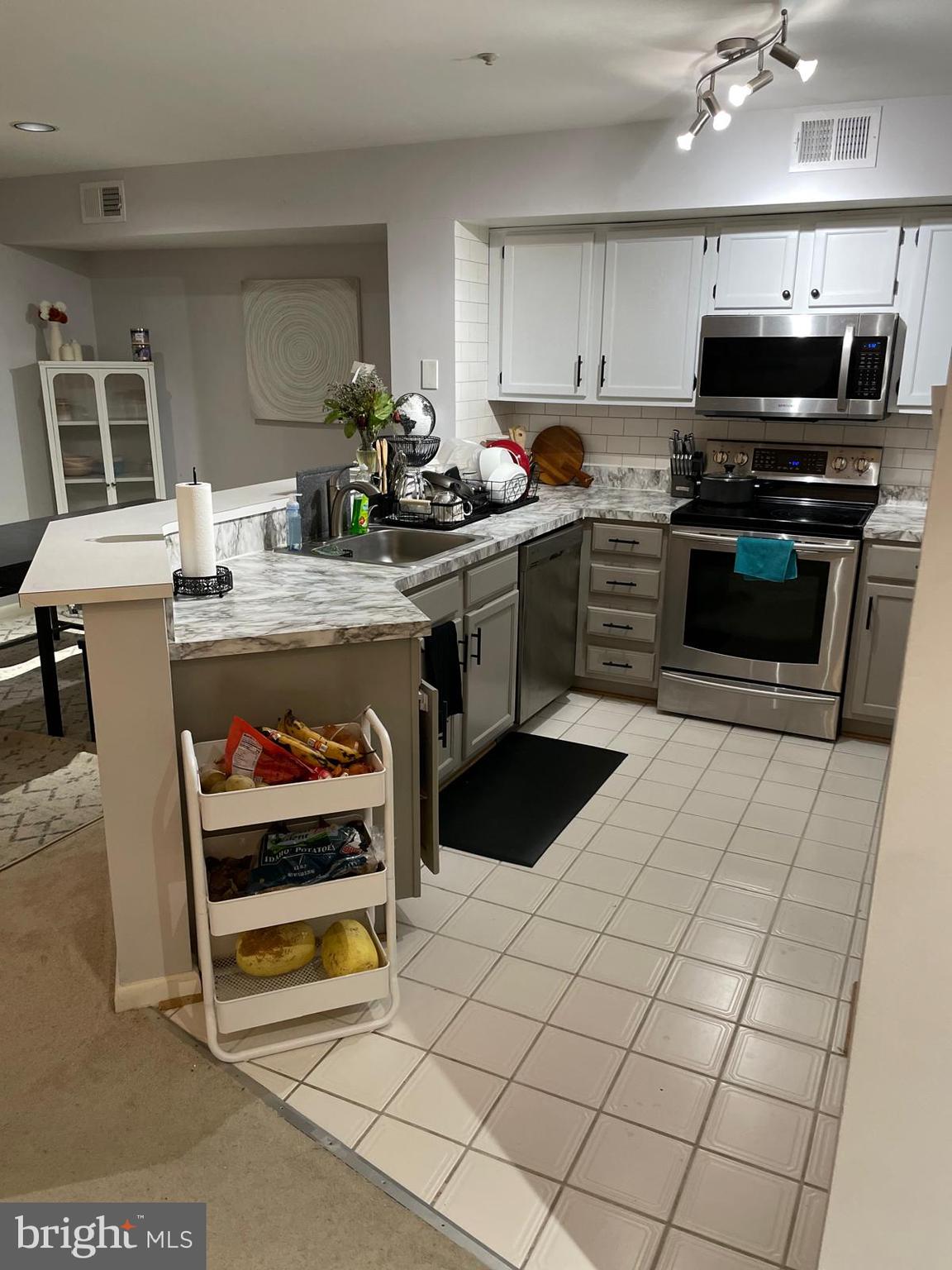 ANNAPOLIS OVERLOOK - Residential